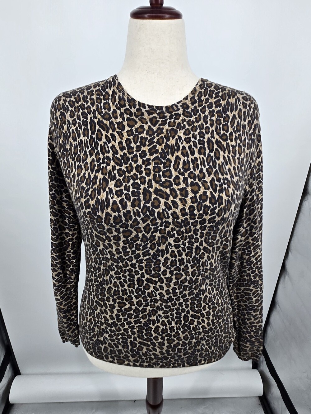 Country Shop Leopard Print Crew Neck Silk Blend Sweater Large (8062)